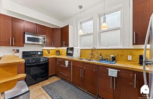 Downtown Berkeley Apartment | #Urban Elegance 3BR With Parking Near UC BART & Downtown