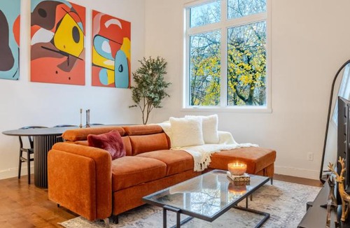 Shaughnessy Village Apartment | Urban Haven, Modern Comfort in Downtown MTL