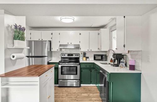 Inglewood House | Urban Hideaway Walk to Shops 3BR 8px