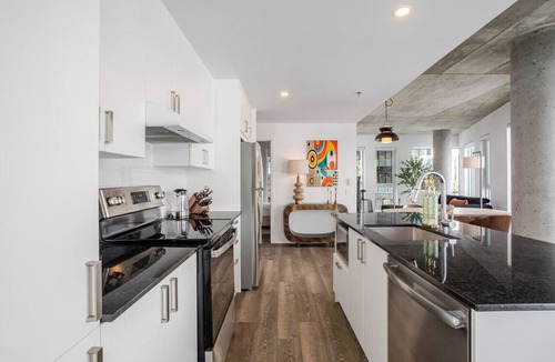 Griffintown Apartment | Urban Living in Griffintown | Free Parking