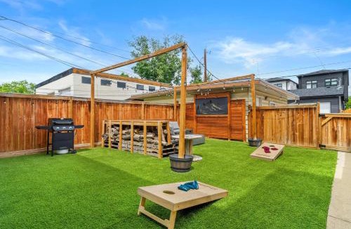Inglewood House | Urban Sanctuary Balcony and Yard in Inglewood YYC