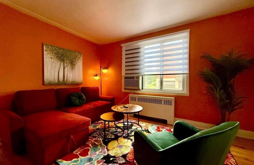 Cote-Des-Neiges—Notre-Dame-De-Grace Apartment | Urban Style and Adventure 1BR MTL by Two Metros!
