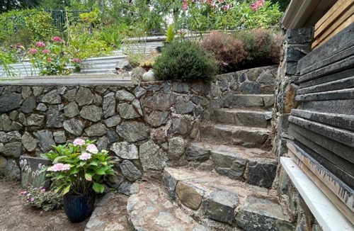 Saanich East House | UVIC Ocean View Private Guesthouse