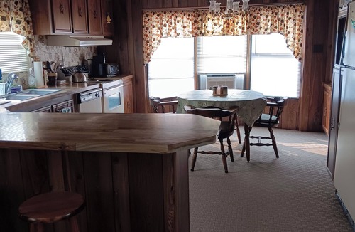 Fort Smith House | Vacation Abode! Same Host as Fly Fisher Abode. Family friendly. 2 bd/1lrg bath.