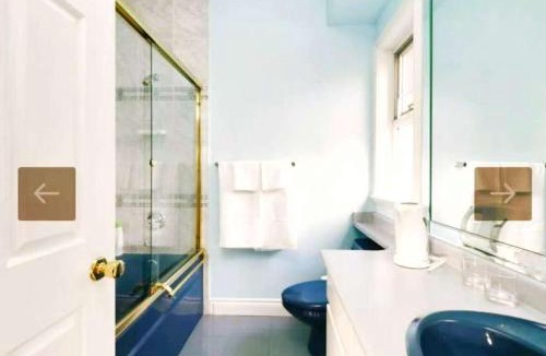 Richmond House | Vancouver Airport Blueberry Manor