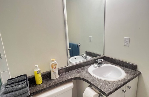 Hastings House | Vancouver cozy bachelor close to DT,PNE