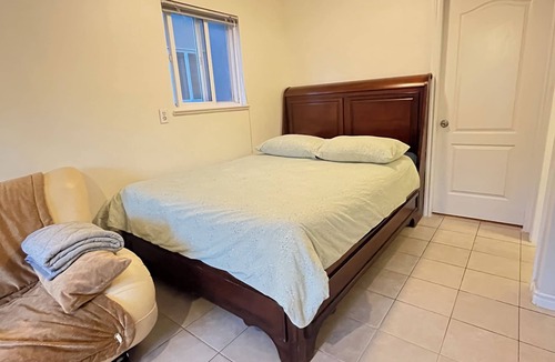Hastings House | Vancouver cozy bachelor close to DT,PNE