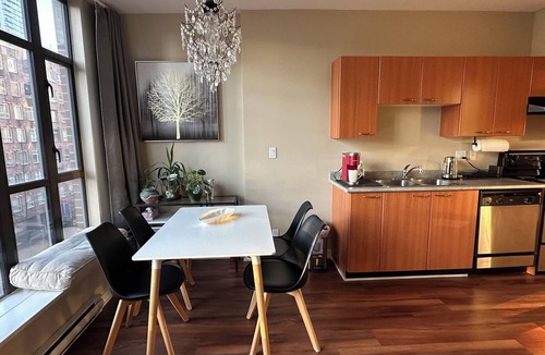Downtown Vancouver Apartment | Vancouver downtown apartment walking distance to beach