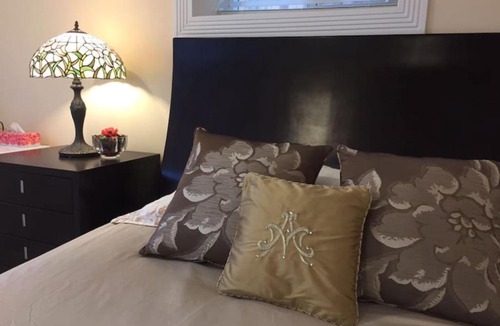 Renfrew-Collingwood House | Vancouver East 22nd Family Suite