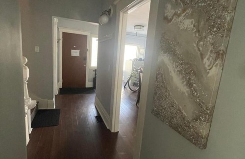 Downtown Eastside House | Vancouver east downtown queen bed room share bathroom