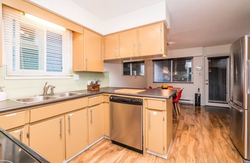 Mount Pleasant House | Vancouver home, 10 minute drive to downtown. Close to Skytrain, parking included
