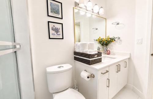 Sunset Apartment | Vancouver Nest Cozy Private 2BR Retreat and Extra Room - Sleeps 6