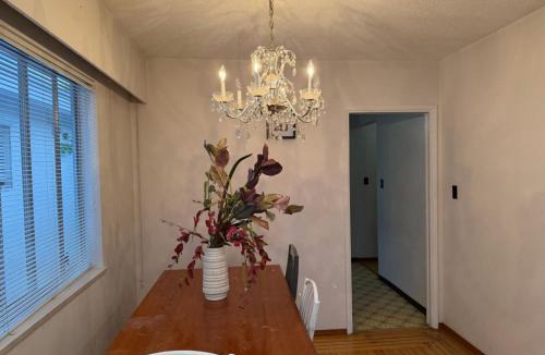 Sunset House | Vancouver South Guesthouse - BC Place 15 Min, Airport 9 Min, Free Parking