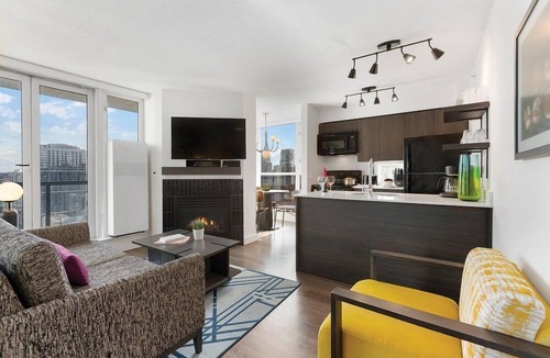 Downtown Vancouver Resort | Vancouver | Urban Group Retreat | Walkable + Sauna | 2BR