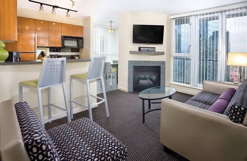 Downtown Vancouver Resort | Vancouver | Urban Group Retreat | Walkable + Sauna | 2BR