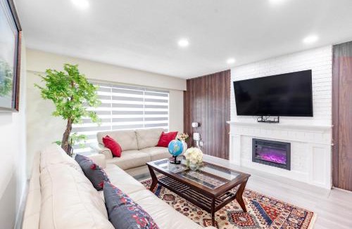 Knight House | Vancouver Verdant Villa