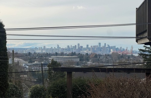 Hastings House | Vancouver View Home w/Hot Tub Near Downtown