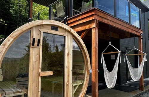 Saint-Joseph-de-la-Rive Ski Chalet | Vertigo-Chalet-Fleuve-Montagnes-Spa Sauna
