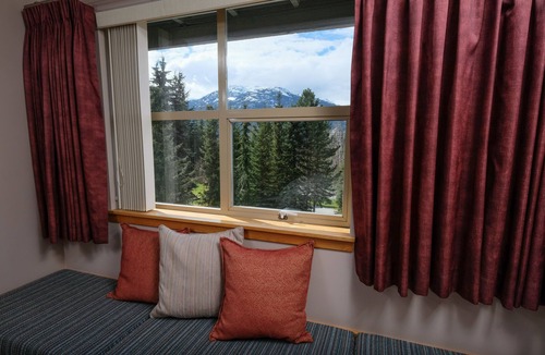 Blackcomb House | Very Attractive Spacious Condo. Excellent Location. Must See!