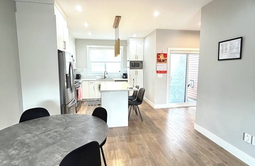 Surrey House | Vibrant South Surrey