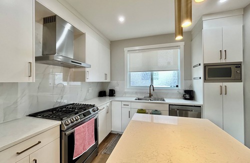 Surrey House | Vibrant South Surrey