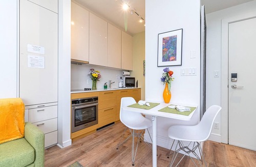 Downtown Victoria Apartment | Vibrant Waterfront Living at The Janion