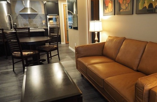 Inner Harbour Condo | Victoria City Sweet 1 Bedroom 2 beds