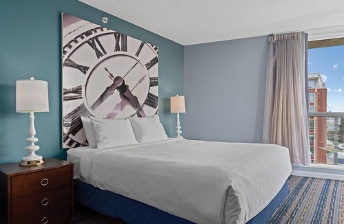 James Bay Resort | Victoria | Group Harbor Retreat | Pool + Harbor | 2BR