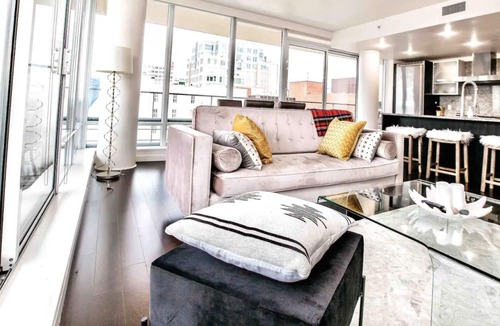 James Bay House | VICTORIA'S BEST LOCATION 2 BEDROOM LUXE CONDO