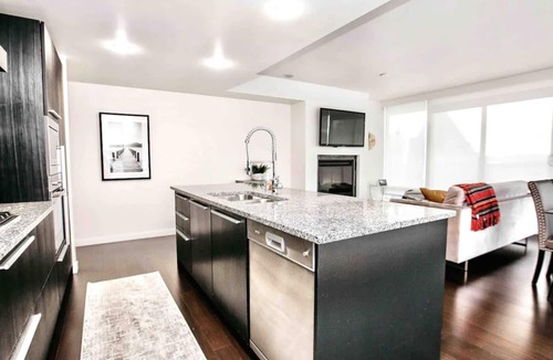 James Bay House | VICTORIA'S BEST LOCATION 2 BEDROOM LUXE CONDO
