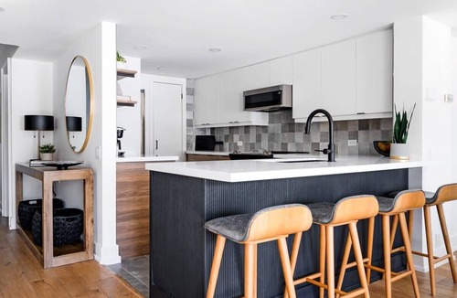 The Blue Mountains House | View to Blue | Modern Escape Walk to Village