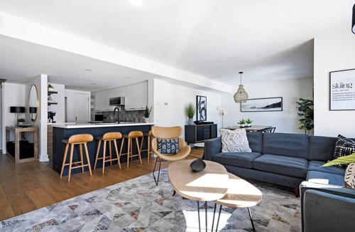 The Blue Mountains House | View to Blue | Modern Escape Walk to Village