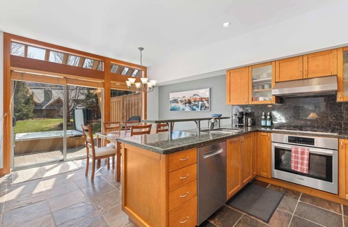 Village North Condo | Village North townhouse w/hot tub