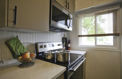 Beamsville House | Vineyard Location Comfortable spacious farmhouse. Ensuite bathrooms.