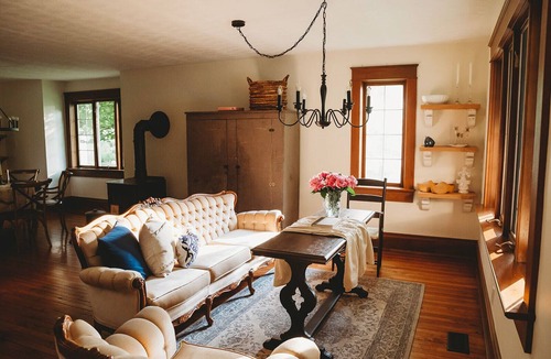 Waterford Other | Vintage Farmhouse with Hot Tub on Vineyard