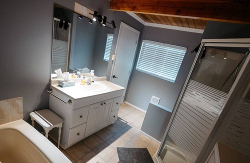 Pender Island Cabin | Vintage lakefront cabin on Pender Island
