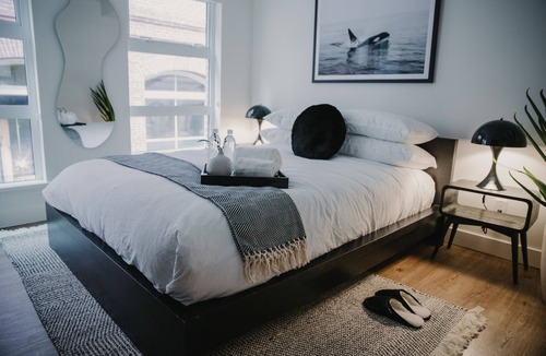 Downtown Victoria Hotel | Waddington Flats