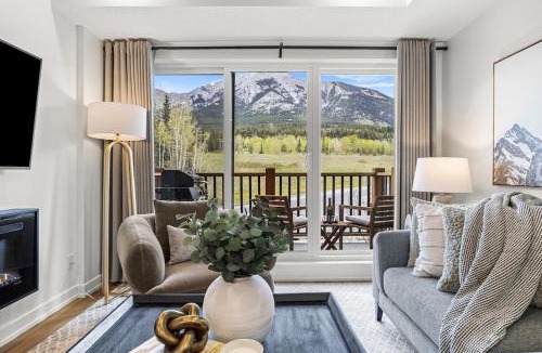 Canmore Apartment | Wake to the Mountain View with Rooftop Hot Tub & Free Parking