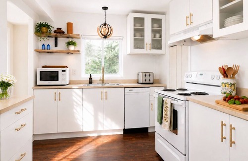 Wellington House | Walk to Beach and Downtown: Wellington PEC Cottage