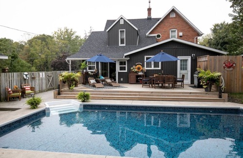 Kingsville House | Walk to Downtown | Saltwater Pool + 5BR