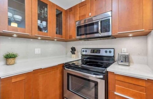 Edgemont House | Walk to Edgemont Village | 2BR Suite
