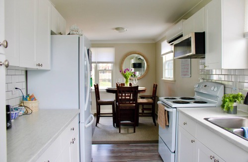 Historic Old Town House | Walk to Queen St Shaw Festival Local Shops Wineries