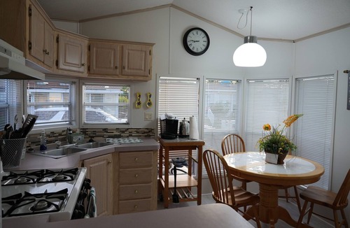 Sherkston Cottage | Walk to the beach - Pet Friendly Quarry View Cottage at Sherkston Shores Resort