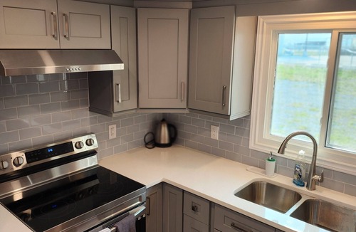 Niagara Falls House | Walk to the Falls & Attractions! Modern, clean & comfortable 4 bedroom house