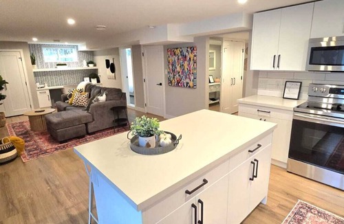 Prince George House | Walk to UHNBC | Boho Suite · Firepit · Pets OK
