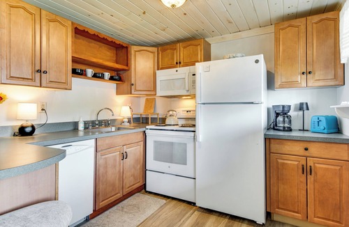 Wells Condo | Walk to Wells Beach! Family-Friendly Gem w/Patio