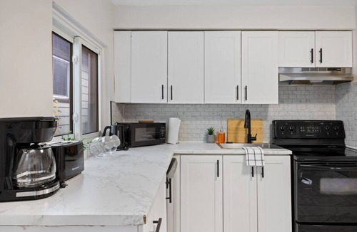 Walkerville Apartment | Walkerville 1BR Apartment| Walk to Caesars Casino