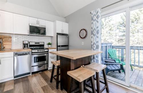 Craigleith Apartment | Wanderer Way Loft Ski-In Ski-Out - Pool & Hot Tub