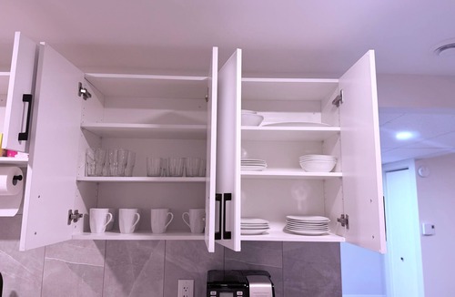 Winnipeg House | Warm, Inviting Basement Suite Quiet Stay in a Safe, Upscale Area