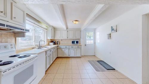 Wasaga Beach House | Wasaga Beach 1 - Walk to Main Beach - Riverfront - Sleeps 10 - 95 Mosley St